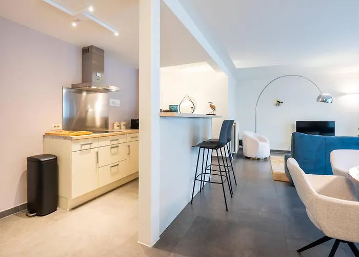 Papa Figos - Classy And Spacious 2 Bedroom *